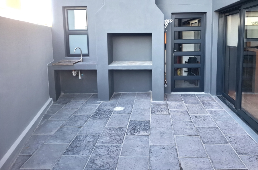 To Let 2 Bedroom Property for Rent in Bloubergstrand Western Cape